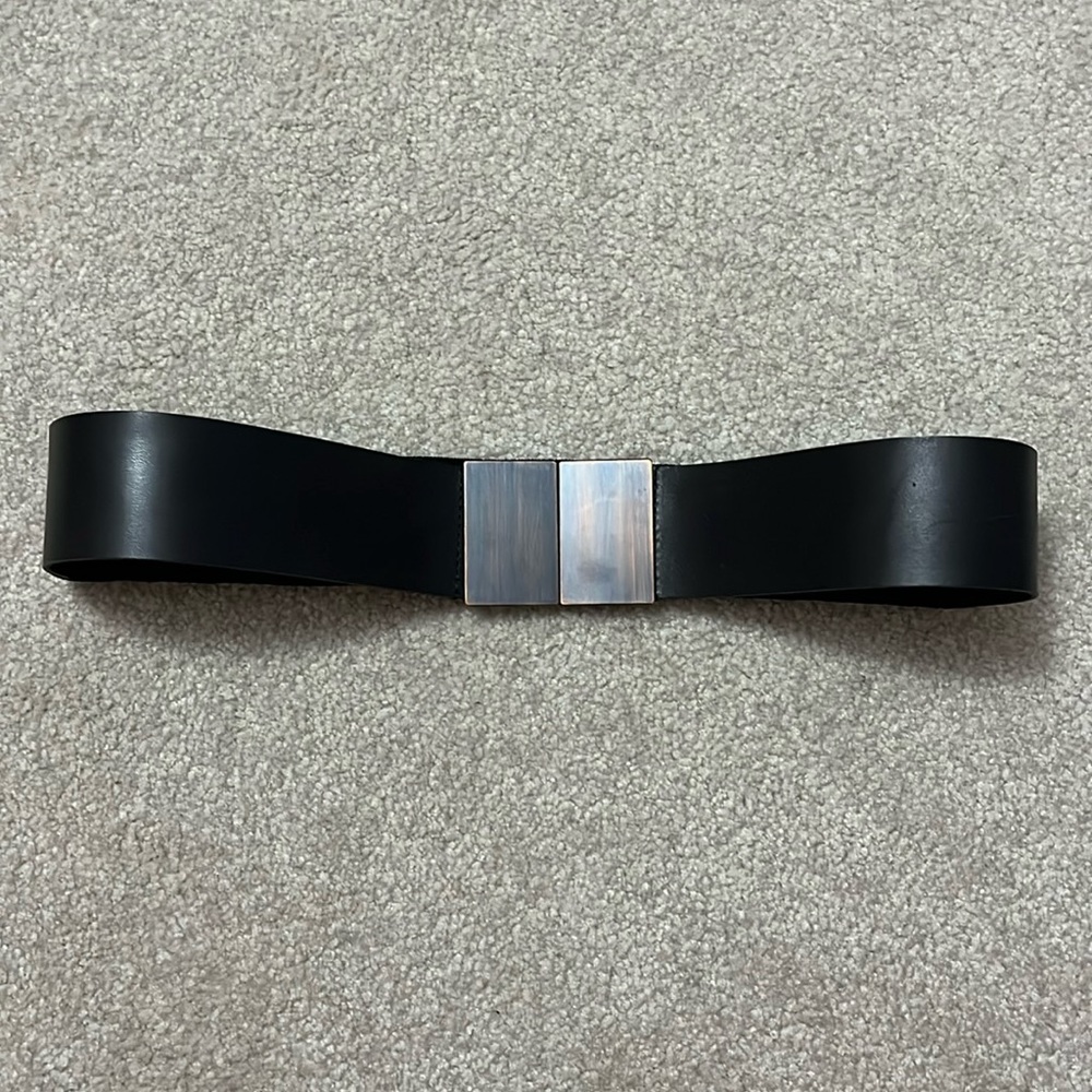 Nic+Zoe genuine leather and elastic stretch belt.